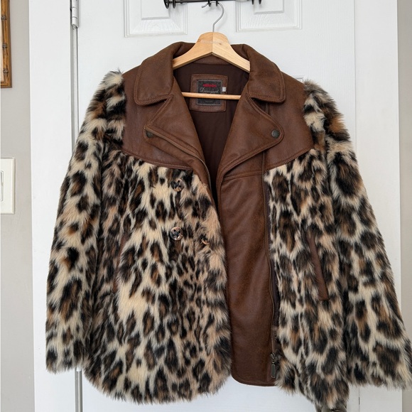 Catimini Leopard Print Teddy Jacket with Brown Details - Picture 3 of 10